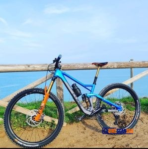 Vendesi Cube enduro stereo 150 , taglia m modello 2022