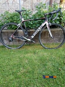 Bici da corsa full carbon Focus Cayo Ultegra Di2