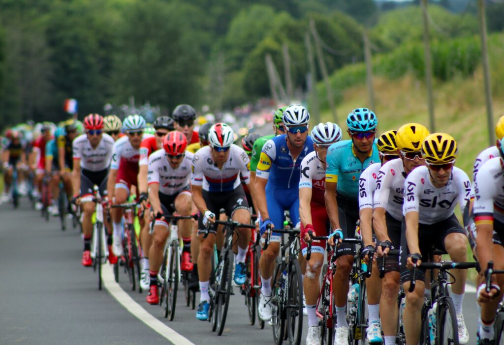 ciclisti corsa gara granfondo