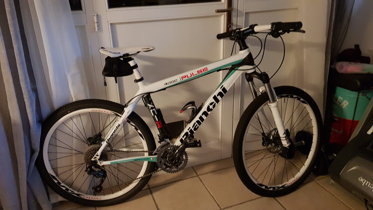 BICICLETTA BIANCHI IN CARBONIO