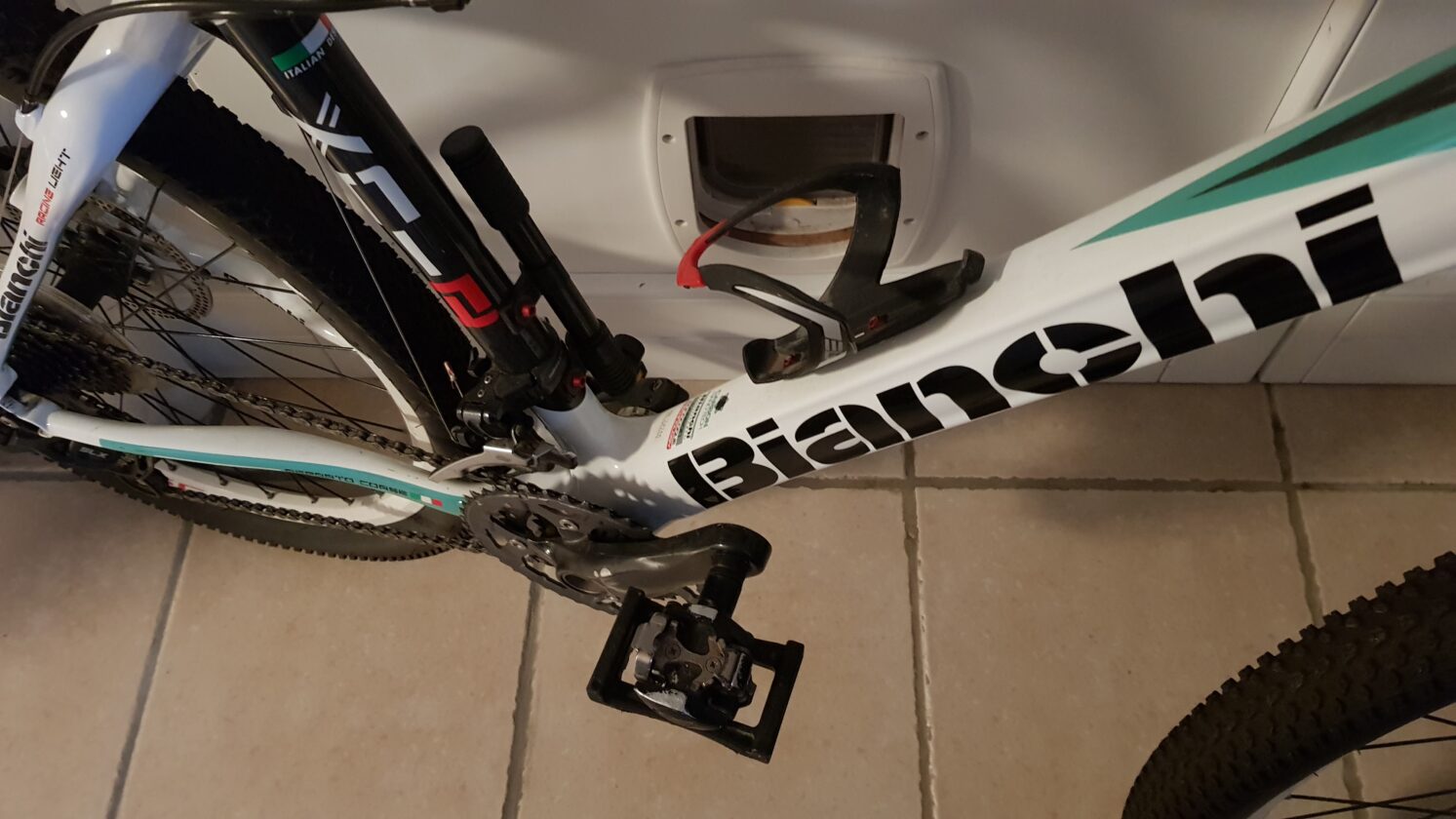 BICICLETTA BIANCHI IN CARBONIO