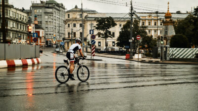 I pericoli delle strade per noi ciclisti: quali sono e come possiamo comportarci