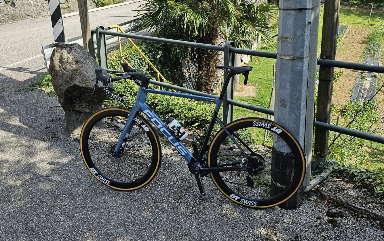 Focus Izalco Max 9.8 carbonio AXS 12V