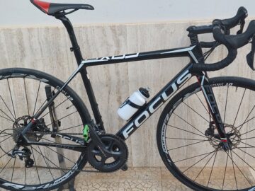 Bici da corsa Focus Cayo Carbon