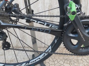 Bici da corsa Focus Cayo Carbon