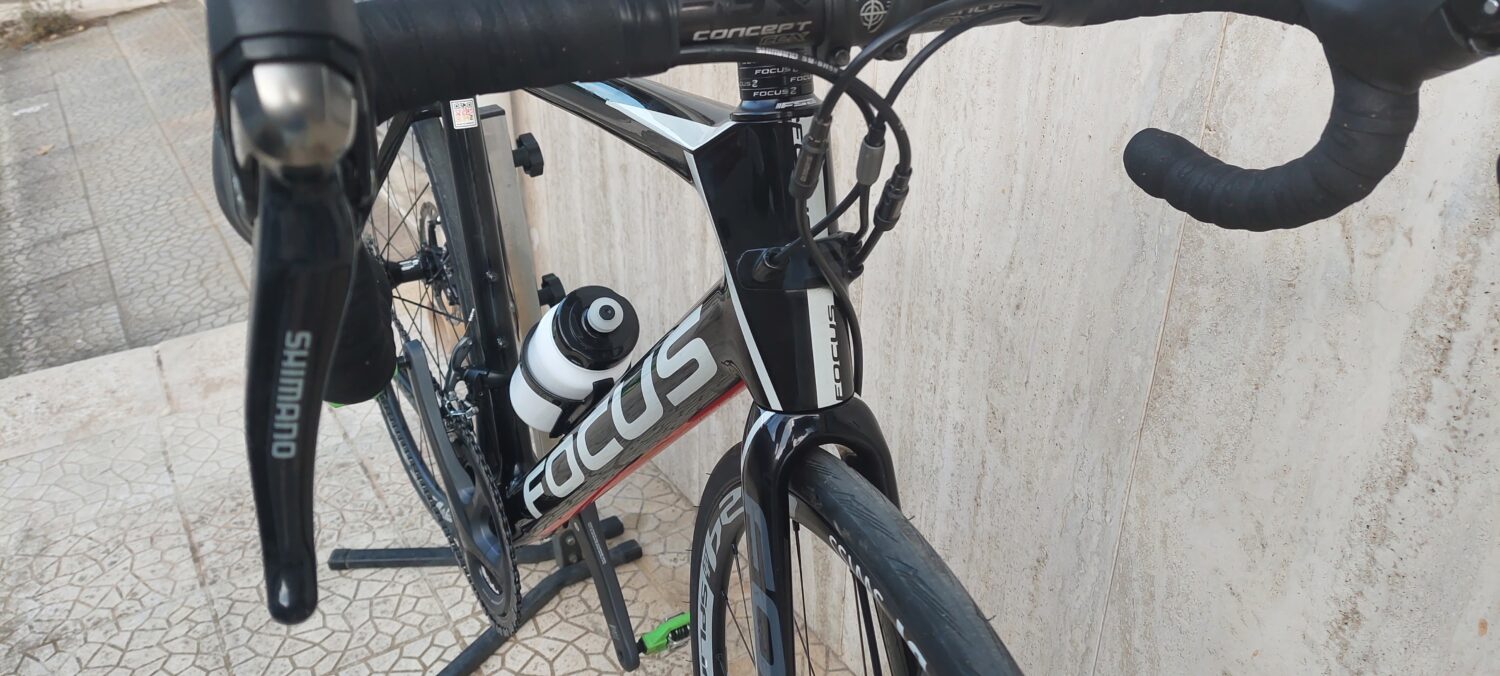 Bici da corsa Focus Cayo Carbon
