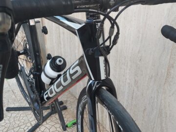 Bici da corsa Focus Cayo Carbon
