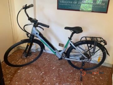 Bici elettrica argento