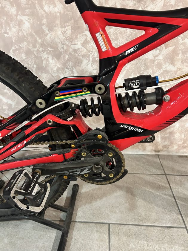 SPECIALIZED DEMO 8 DOWNHILL