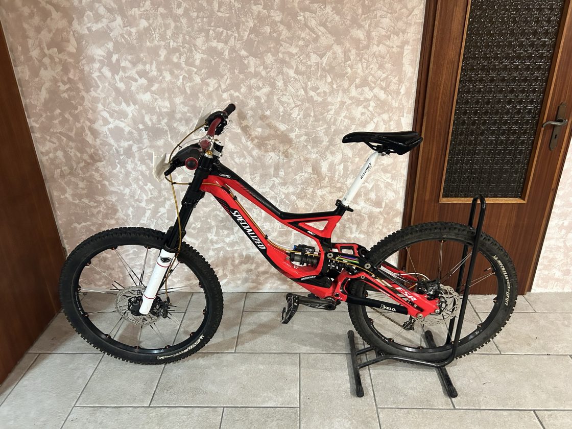 SPECIALIZED DEMO 8 DOWNHILL
