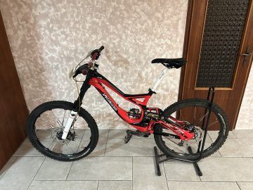 SPECIALIZED DEMO 8 DOWNHILL