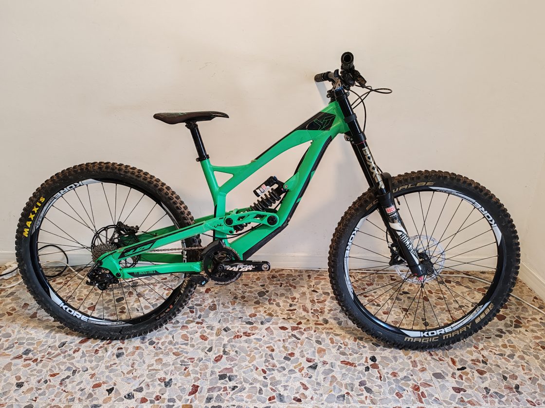Mtb downhill dh yt tues 27.5