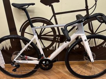 FOCUS IZALCO MAX 8.7 SILVER GLOSSY/WHITE METALLIC