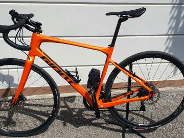 BICI GRAVEL GIANT REVOLT