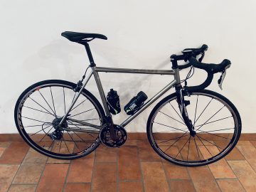 Bici da corsa Nevi in titanio